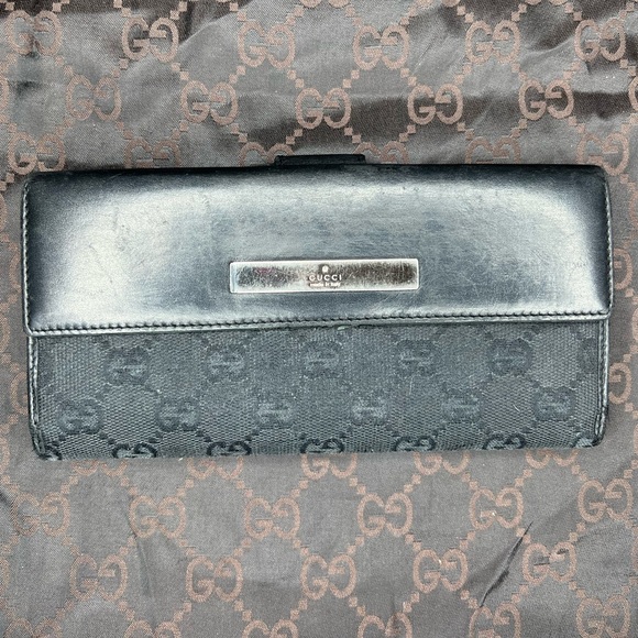 Authentic GUCCI wallet - Picture 2 of 16